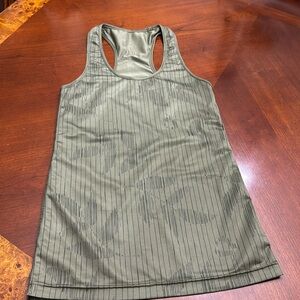 Green army lulumelon top size 4-6